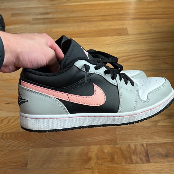 Nike Air Jordan 1s (limited edition) - Picture 5 of 8